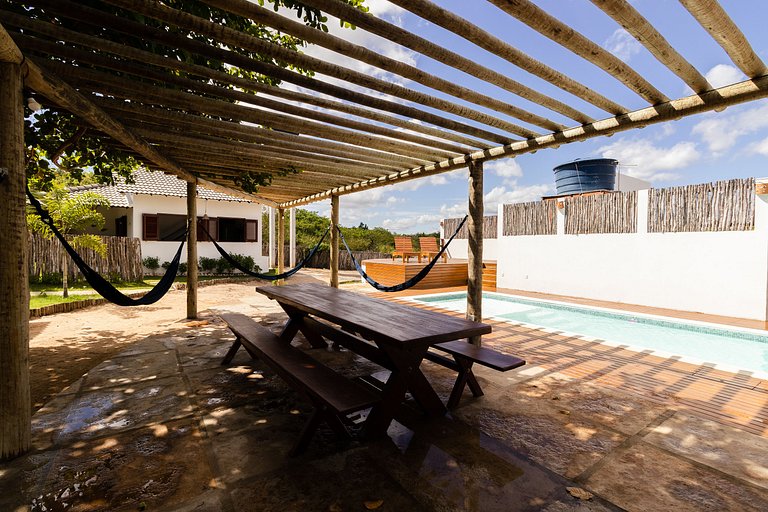 Área tranquila, 600m da praia, até 12 pessoas